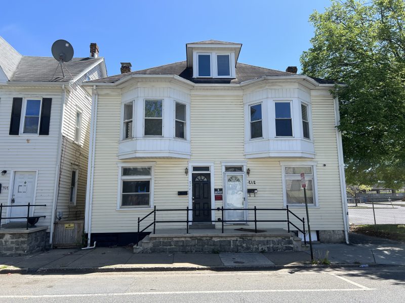 211-213 e Washington